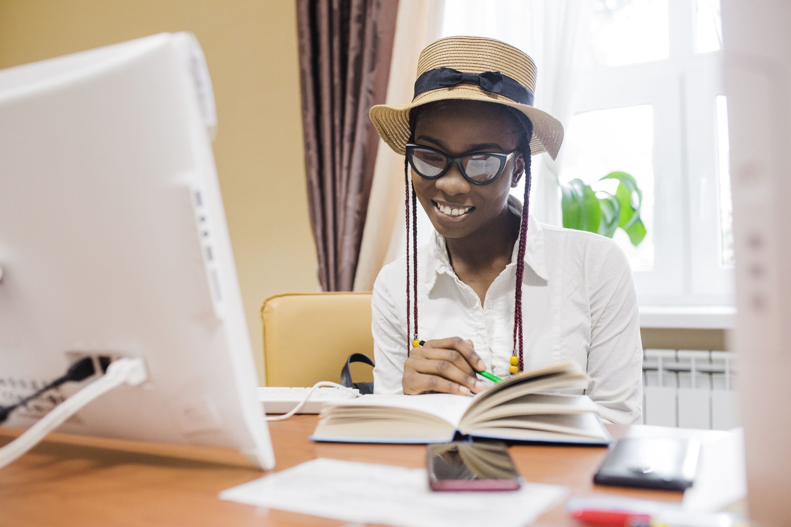 How To Write a Good Scholarship Application Letter in 2025 (Step-by-Step Explanation)